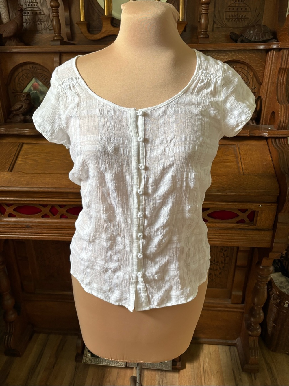 Eddie Bauer Preppy y2K Dainty Women’s White Button-Front Textured Top